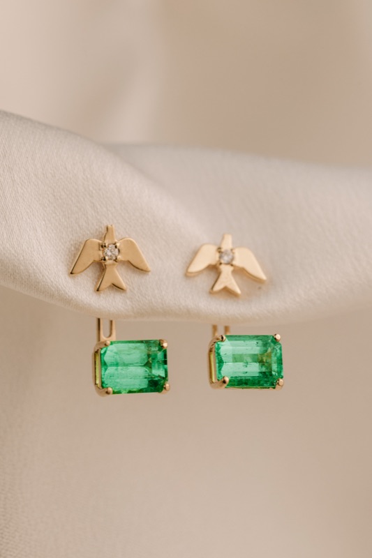 Bird earrings in 18k gold with Colombian emerald drops and diamonds