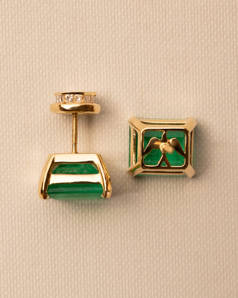 Cufflinks in 18k gold with carved emerald and the Sileo bird